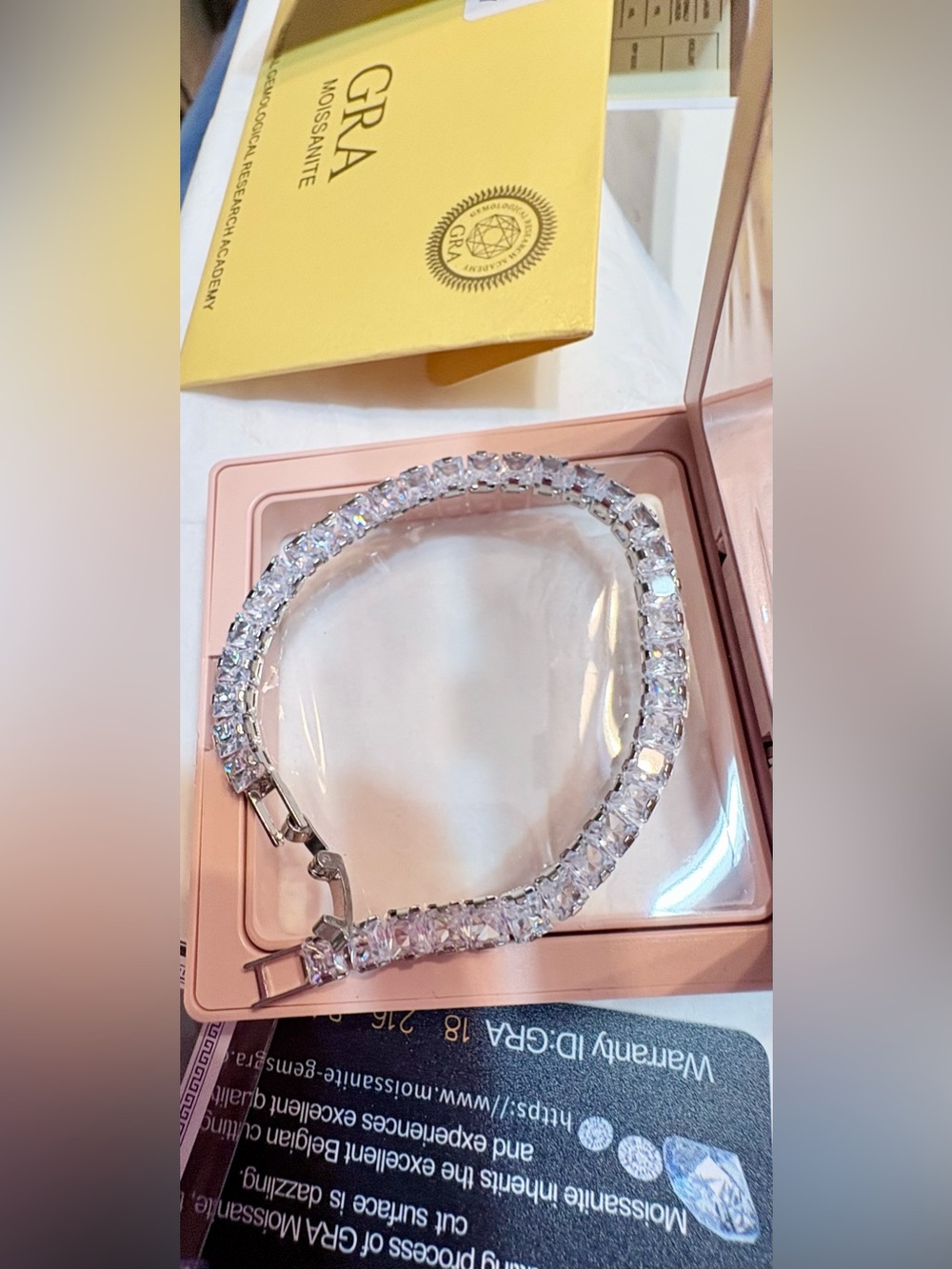 A elegant Womens Moissanite Tennis Bracelet . GRA Card & Gift Box - Picture 6 of 7